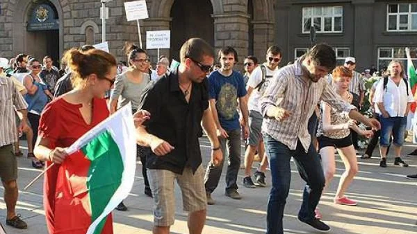 ДАНСwithme иска референдум за бившите агенти на ДС