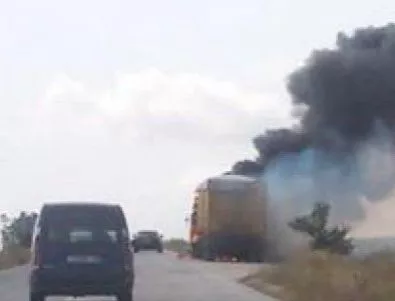 Камион се запали в движение близо до Димитровград
