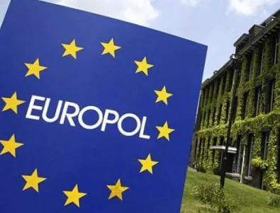 Групировка за трафик на бежанци е разбита от Европол