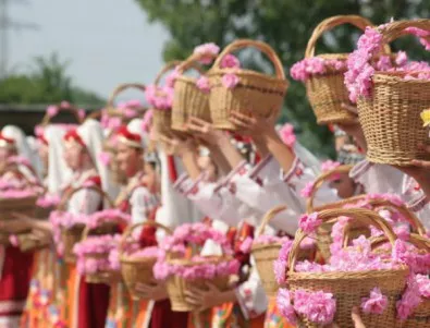 В Казанлък откриха традиционния за Празника на розата международен фолклорен фестивал