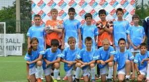 Не е само в гимнастиката, футболен треньор шамаросва и полива деца с вода (ВИДЕО)