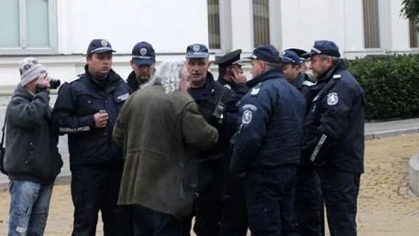 Арест за Босия и Дудев, яйце полетя към Ерменков