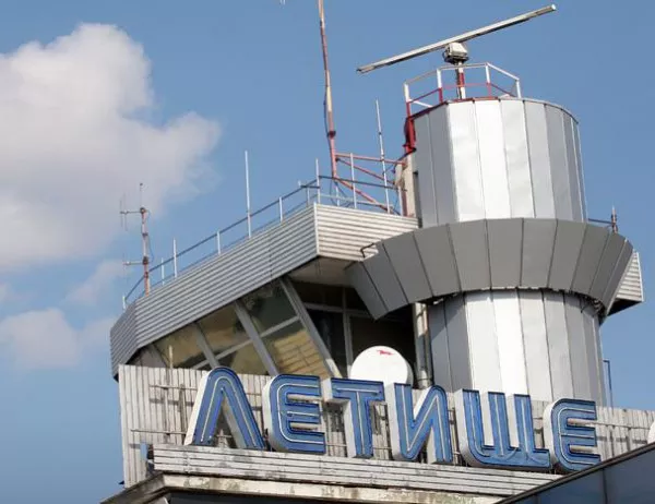 Служител на летище София е уволнен заради непроверените пътници от Ливан