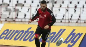 Комшийски грандове в дуел за Бандата