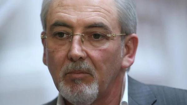 Местан отива в Турция по покана на Давутоглу