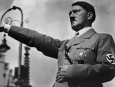 Хитлер одобрява плановете за 