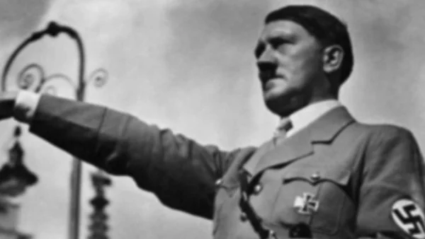 Хитлер одобрява плановете за "Операция Барбароса"