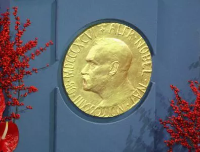 Нобелов лауреат продава медала си