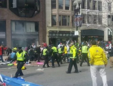 Година след атентата отново евакуираха участниците в маратона в Бостън