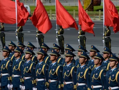 Тръмп забрани на американци да инвестират в китайски фирми, които може да помагат на китайските военни