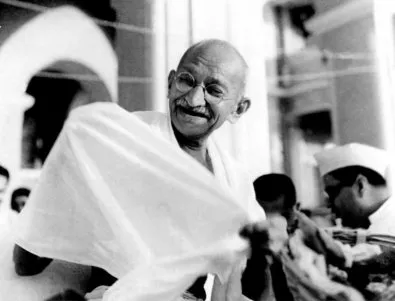 Индийският премиер повтори историческо пътуване на Махатма Ганди с влак