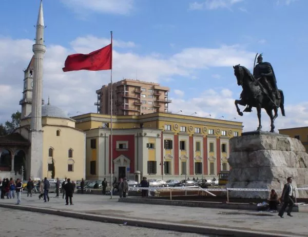 Албанската опозиция започва блокада на пътищата