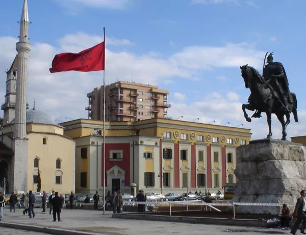 Парламентът в Тирана официално е без опозицията
