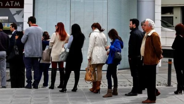 Две гръцки банки са поискали спешна ликвидна помощ