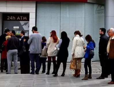 Гърците щурмуваха банките след съобщението на Ципрас