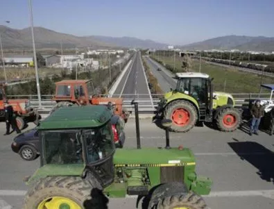 Гръцките фермери блокираха пътища и градове