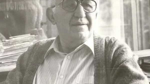 На ноемврийския пленум на ЦК на БКП Тодор Живков е освободен от поста генерален секретар на партията