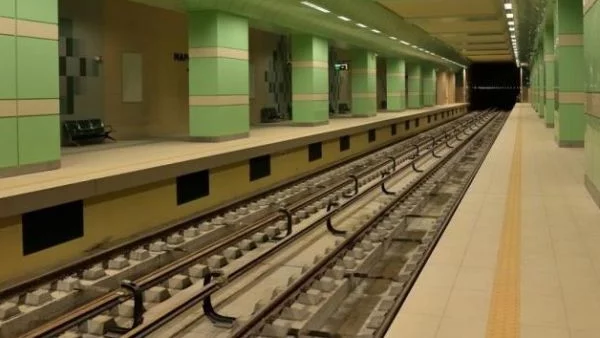 Утре пускат метрото до летището, пътуването цял ден ще е безплатно