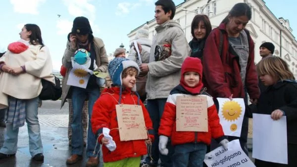 Родители от Плевен днес излизат на втори протест