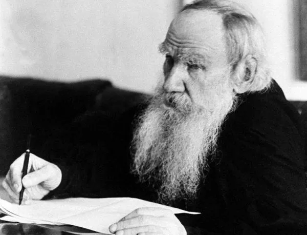 Руският писател Лев Толстой е отлъчен от Руската църква за романа си "Възкресение"