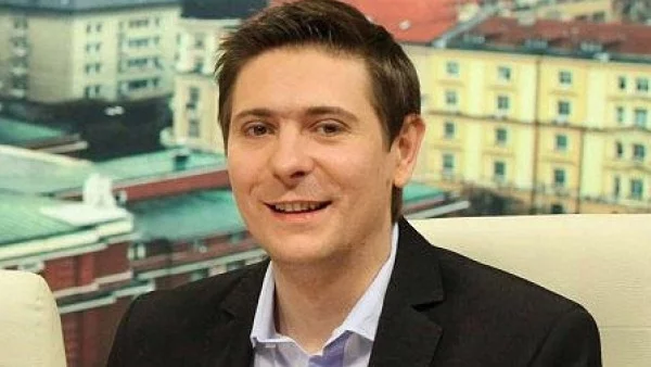 Не смеехте да се оплачете от г-н Пеевски, а сега говорите за медийни бухалки