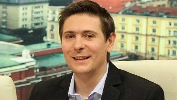 Всеки, който е пътувал около Пазарджик, знае къде започва лунната пътека 