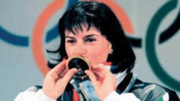 Екатерина Дафовска става олимпийска шампионка по биатлон в Нагано