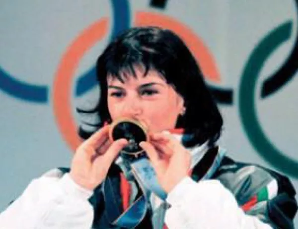 Екатерина Дафовска става олимпийска шампионка по биатлон в Нагано