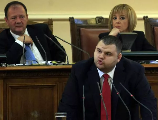 Законопроектът на Пеевски вече е в Народното събрание