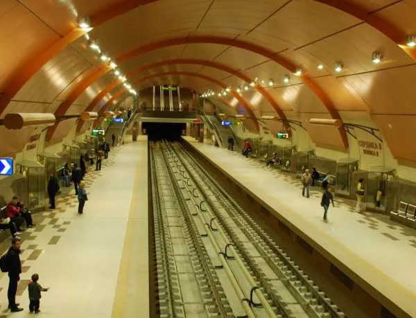 До 1,30 ч. ще работи метрото в нощта на Великден