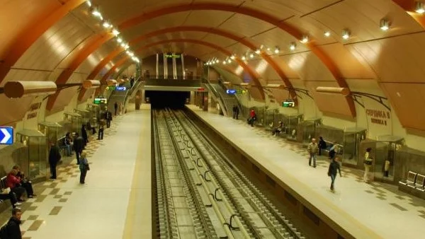 До 1,30 ч. ще работи метрото в нощта на Великден