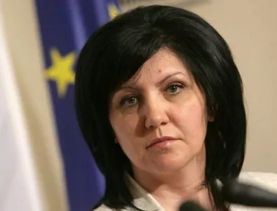 Караянчева: Парламентът излиза във ваканция, но не преустановява работата си