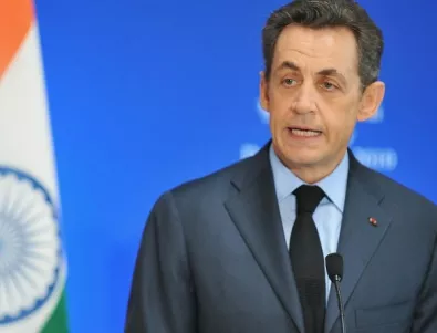 Саркози още мисли дали да се върне в политиката 