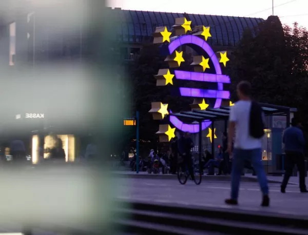 ЕЦБ влага пари в еврозоната срещу дефлацията