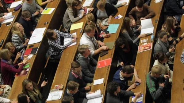 Ще ни спре ли Европа програмата „Еразъм+“?