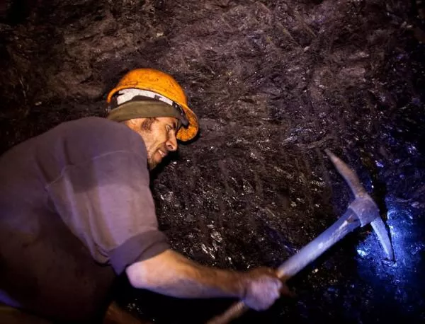 19 часа стачка под земята извоюва заплатите на миньорите от "Черно море" 