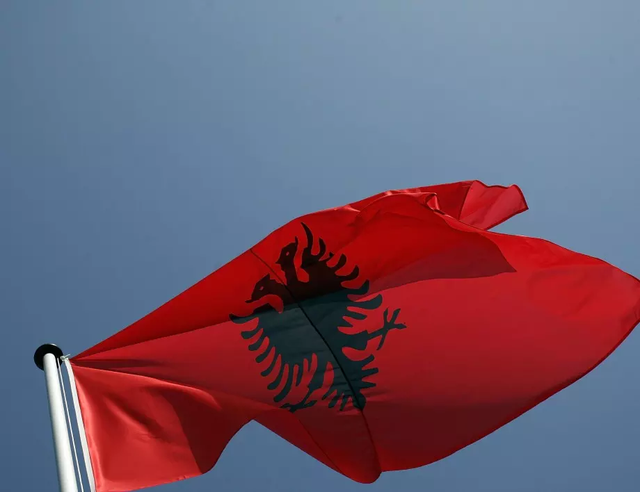 Албания въвежда полицейски час от 11 февруари