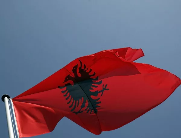 Албания открито подкрепи призивите за промяна на македонската конституция