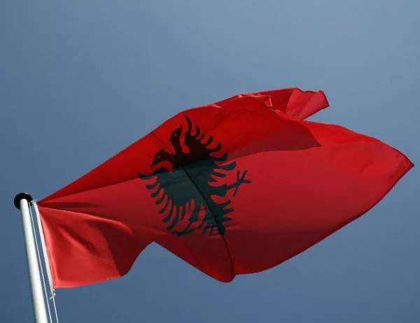 Албанският президент се намеси и опита да тушира напрежението в страната