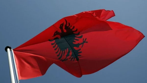 Албанският президент се намеси и опита да тушира напрежението в страната