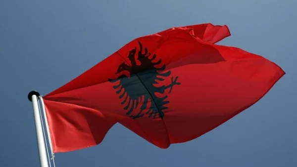 Албанската опозиция заплаши с бойкот на изборите, ако Рама остане на власт
