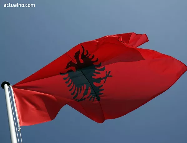  Албания обявява независимостта си от Османската империя с Декларацията от Вльора