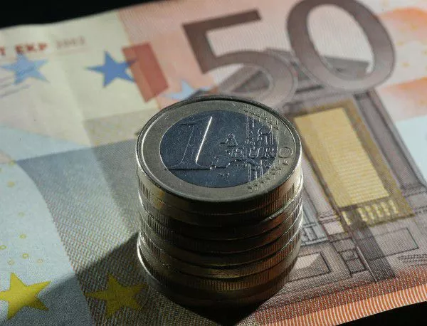 Финансовите неволи на Гърция удариха еврото