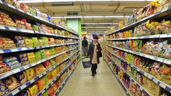 Почти половината от българите купуват храна от сивия сектор
