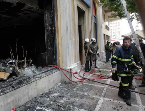 Отново сблъсъци между полиция и анархисти в Атина