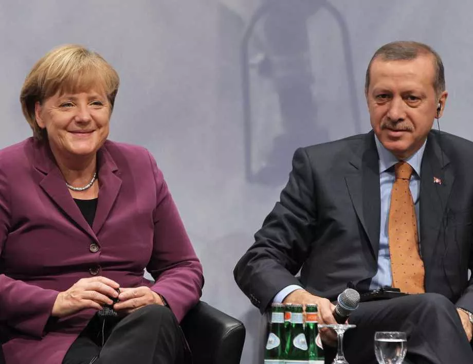 Меркел разговаря с Ердоган за споразумението за бежанците