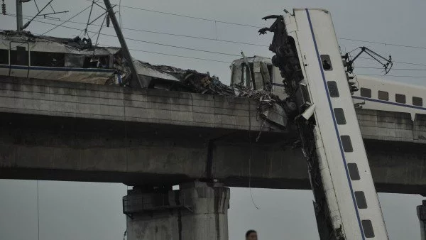 Мост в Чили се срути под тежестта на товарен влак