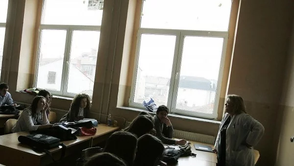Учителските заплати се запазват въпреки намаления норматив 