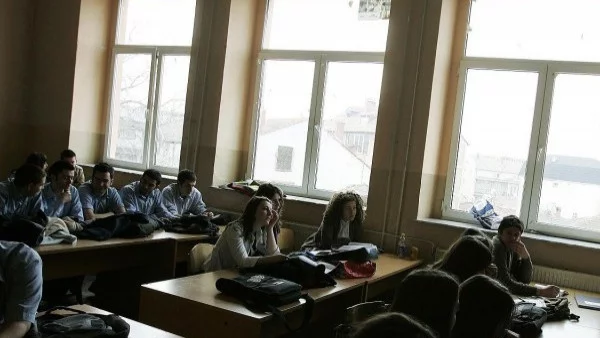 В Царево променят наредби, за да наказват родители на деца с непристойно поведение в училище