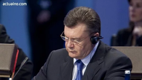 Янукович прие оставката на Азаров и украинското правителство